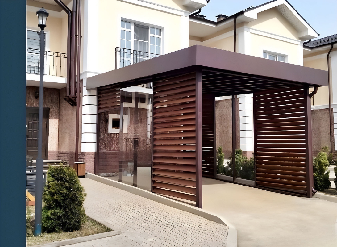 Закрытый навес с односкатной крышей из поликарбоната